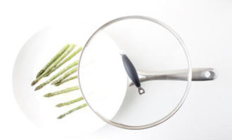 обжариваем спаржу