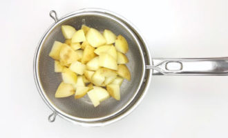 отвариваем картошку