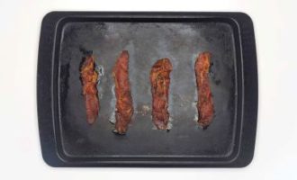 запекаем бекон