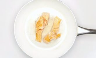 обжариваем рыбу