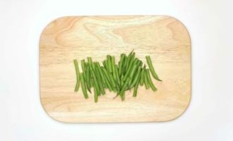 нарезаем зеленую фасоль