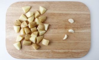 нарезаем картофель