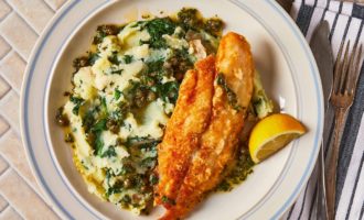 готовый судак с картофельным пюре