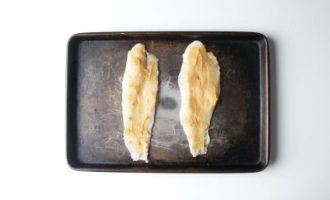 обмазываем треску пастой мисо