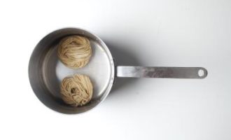 отвариваем лапшу