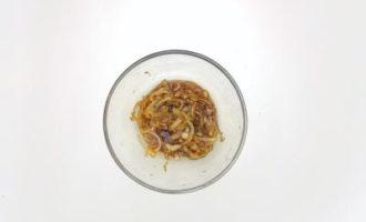 карамелизуем лук