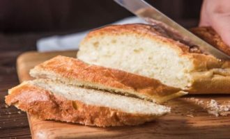 нарезаем хлеб