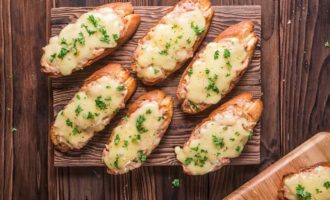 брускетта с тунцом