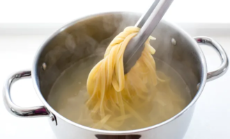 варим пасту фетучини