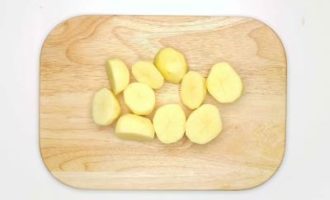 нарезаем картошку