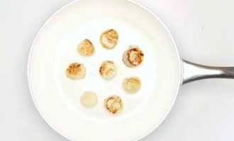 обжариваем гребешки