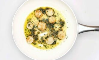 добавляем соус