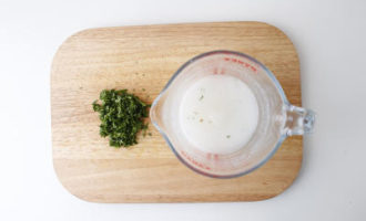 нарезаем кинзу