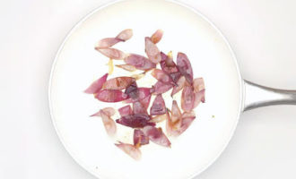 обжариваем лук