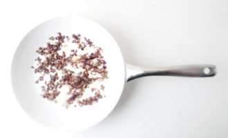 обжариваем лук