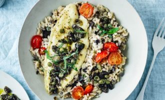 готовый минтай с рисом и овощами