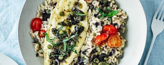 готовый минтай с рисом и овощами