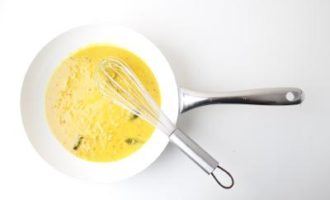 добавляем кокосовый бульон