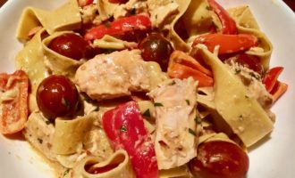 Папарделли с лососем в сливочном соусе