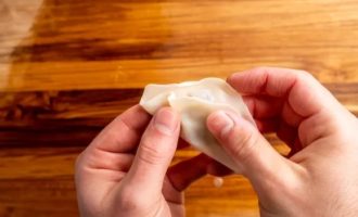 лепим пельмень