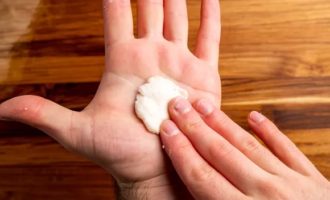 расплющиваем тесто