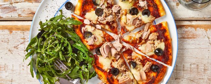 готовая пицца с консервированным тунцом