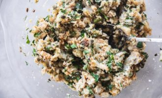 смешиваем рыбный фарш