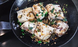 обжариваем рыбу