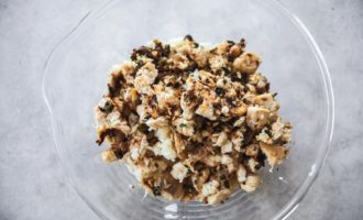 смешиваем рыбу и картошку