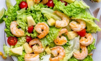 выкладываем креветки