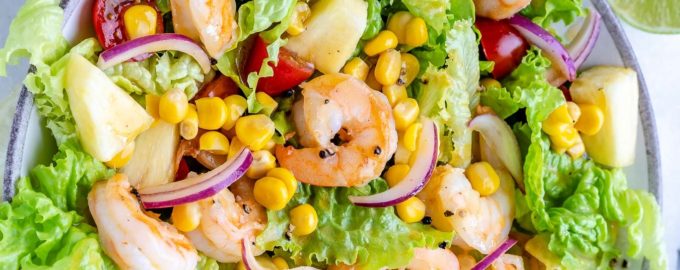 салат с креветками и ананасом