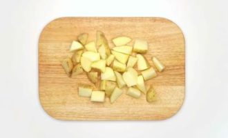 нарезаем картошку