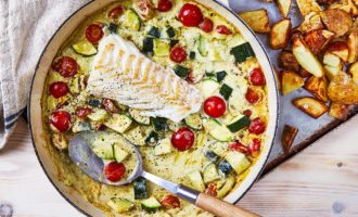 готовая треска с овощами и сыром в духовке