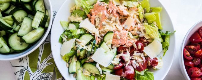 салат цезарь с семгой