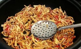 обжаренные палочки во фритюре