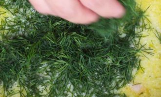 добавляем укроп