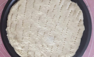 выкладываем тесто в форму