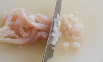 нарезаем рыбу