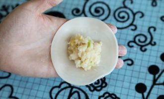 выкладываем рыбный фарш