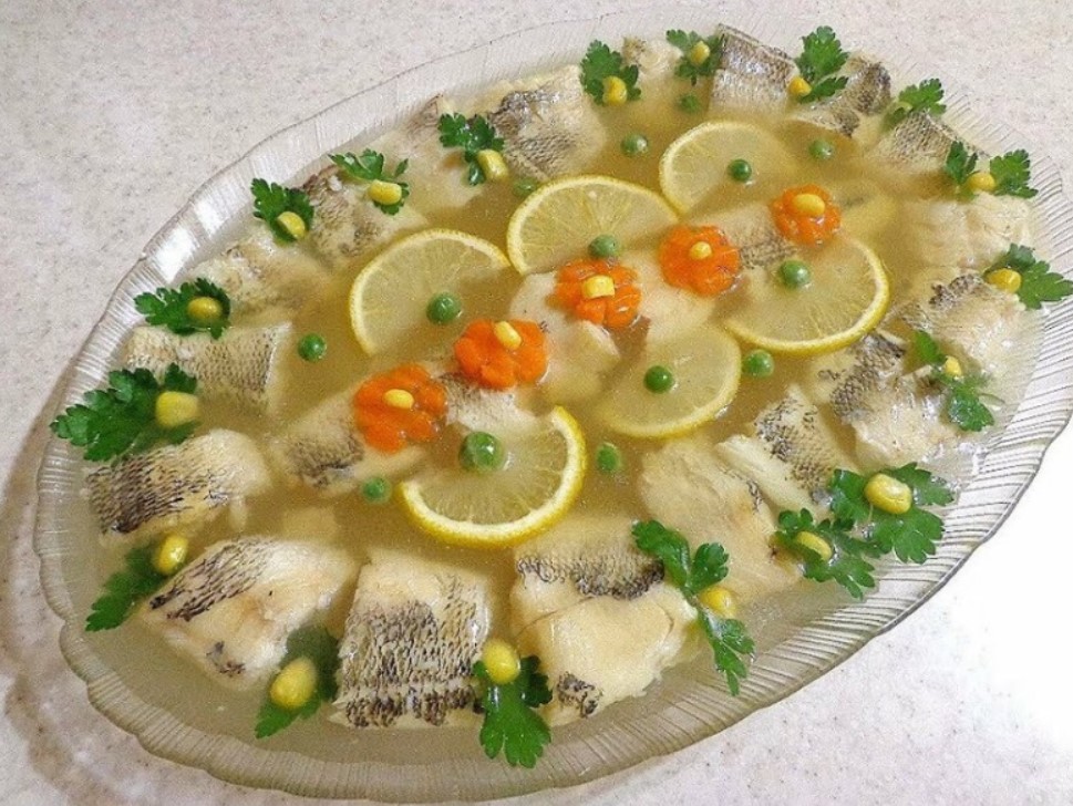 рыба на блюде 