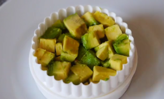 выкладываем авокадо