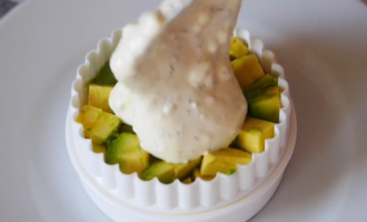 выкладываем соус