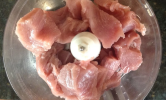 измельчаем рыбу